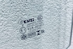 ПРЕДНО СТЪКЛО KIA K2500 / K2700 1995-2005-3 на ниска цена