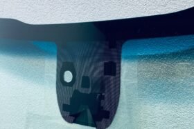 Предно стъкло KIA NIRO 2016- АКУ+КАМ+СЕН+СЕН.ВИЛ.-2 на ниска цена