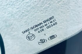 Предно стъкло KIA SORENTO 2015-2020 АКУСТИКА+ДАТЧИК+ОТОПЛЕНИЕ-3 на ниска цена
