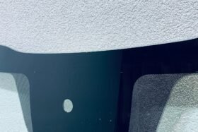 Предно стъкло KIA SORENTO 2021- AKU+KAM+SEN+HUD-2 на ниска цена