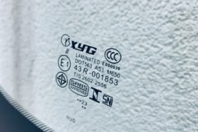 Предно стъкло KIA SORENTO 2021- AKU+KAM+SEN+HUD-3 на ниска цена