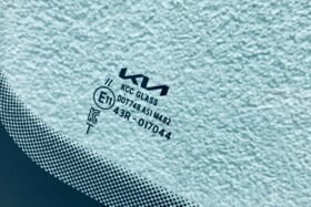 Предно стъкло KIA SOUL E-SOUL 2019- КАМЕРА+СЕНЗОР ЗА ВЛАГА+OE-3 на ниска цена