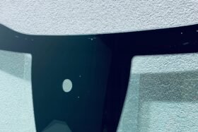 Предно стъкло KIA SPORTAGE 2021 - АКУСТИКА + КАМЕРА + СЕНЗОР-2 на ниска цена