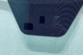 Предно стъкло KIA VENGA 2009- HYUNDAI IX20 2010- СЕНЗОР ЗА ДЪЖД/ЗАЗОР-2 на ниска цена