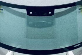 Предно стъкло LAND ROVER DEFENDER L663 2020- АКУСТИКА+КАМЕРА+СЕНЗОР+ОТОПЛЕНИЕ на ниска цена