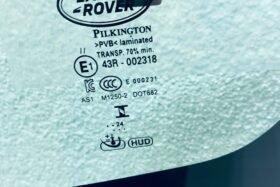 Предно стъкло LAND ROVER DEFENDER L663 2020-КАМЕРА+СЕНЗОР ЗА ОГРЯВАНЕ+HUD+OE-3 на ниска цена