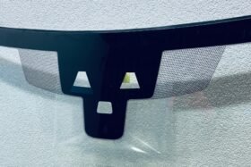 Предно стъкло LAND ROVER DISCOVERY 2017- СОЛАР+КАМЕРА+СЕНЗОР ЗА ОТОПЛЕНИЕ+HUD-2 на ниска цена