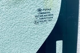 Предно стъкло LAND ROVER DISCOVERY 4 L319 С ОГРЕВ И СЕНЗОР-3 на ниска цена