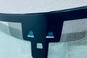 Предно стъкло за LANDROVER DISCOVERY 17- с функция за затопляне и сензор.-2 на ниска цена