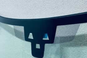 Предно стъкло LANDROVER DISCOVERY 2017 - АКУСТИКА + КАМЕРА + СЕНЗОР + ОТОПЛЕНИЕ-2 на ниска цена