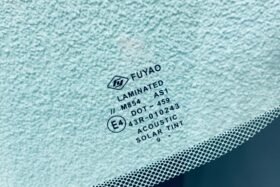 Предно стъкло LANDROVER DISCOVERY 2017-KAM+SEN+GRZ-3 на ниска цена