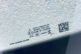 Предно стъкло LANDROVER RANGE ROVER L460 2024 - КАМЕРА + СЕНЗОР + ОТОПЛЕНИЕ + HUD-3 на ниска цена