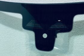 Предно стъкло LANDROVER RANGE ROVER SPORT 2023 - КАМЕРА + СЕНЗОР + ОТОПЛЕНИЕ + HUD-2 на ниска цена