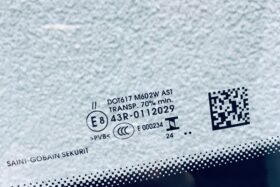 Предно стъкло LANDROVER RANGE ROVER SPORT 2023 - КАМЕРА + СЕНЗОР + ОТОПЛЕНИЕ + HUD-3 на ниска цена