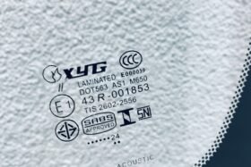 ПРЕДНО СТЪКЛО LEXUS ES 2019- АКУ+КАМ+СЕНЗ+ОГРЯВАНЕ-3 на ниска цена