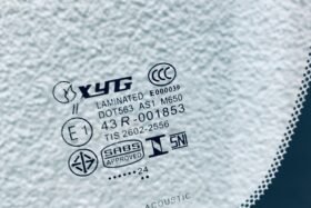 Предно стъкло LEXUS ES 2019 - АКУСТИКА + КАМЕРА + СЕНЗОР + ОТОПЛЕНИЕ-3 на ниска цена