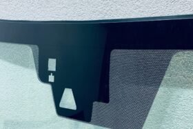 Предно стъкло LEXUS IS200T/250/300H СЕДАН 2013- КАМЕРА+СЕНЗОР+ОТОПЛЕНИЕ+OE-2 на ниска цена