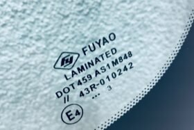 Предно стъкло MAZDA 2 2003-2007-3 на ниска цена
