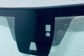 Предно стъкло MAZDA 2 2015- АКУСТИКА+КАМЕРА+СЕНЗОР-2 на ниска цена