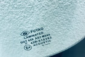 Предно стъкло MAZDA 2 2015- АКУСТИКА+КАМЕРА+СЕНЗОР-3 на ниска цена