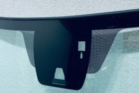 Предно стъкло MAZDA 2 2018- АКУСТИКА+КАМЕРА+СЕНЗОР-2 на ниска цена