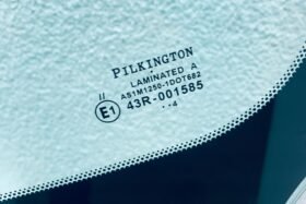 Предно стъкло MAZDA 2 II 2008-2011 АКУСТИКА + СЕНЗОР РАЗПРОДАЖБА-3 на ниска цена