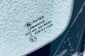 Предно стъкло MAZDA 3 4/5D 2003-2006 СЕНЗОР ЗА ДЪЖД/ЗАЗОР.-3 на ниска цена