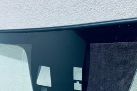 Предно стъкло MAZDA 3 4/5D 2013-2019 АКУ+СЕН+2xКАМ-2 на ниска цена