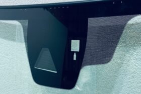 Предно стъкло MAZDA 6 GL 2016- АКУСТИКА+СЕНЗОР+КАМЕРА-2 на ниска цена