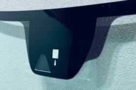 Предно стъкло MAZDA 6 GL 2018- АКУСТИКА+КАМЕРА+СЕНЗОР +HUD+ОТОПЛЕНИЕ+ОРИГИНАЛ-2 на ниска цена