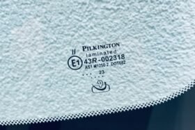 Предно стъкло MAZDA CX-30 2019- АКУСТИКА+КАМЕРА+СЕНЗОР+HUD-3 на ниска цена