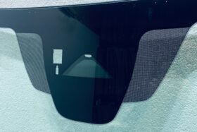 Предно стъкло MAZDA CX-30 2024 - КАМЕРА + СЕНЗОР + HUD + ОРИГИНАЛ-3 на ниска цена