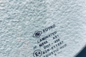 Предно стъкло MAZDA CX-5 CX 5 2017- АКУСТИКА+КАМЕРА+ СЕНЗОР+ОТОПЛЕНИЕ+HUD-3 на ниска цена