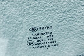 Предно стъкло MAZDA CX-60 2022 - АКУСТИКА + КАМЕРА + СЕНЗОР HUD + ОГРЯВАНЕ-3 на ниска цена