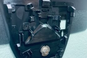 Предно стъкло MAZDA CX-60 2022 - АКУСТИКА + КАМЕРА + СЕНЗОР HUD + ОГРЯВАНЕ-4 на ниска цена