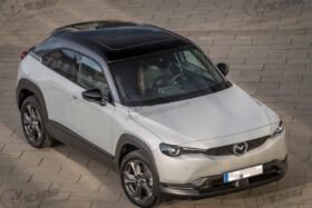 ПРЕДНО СТЪКЛО MAZDA MX-30 SUV 2020- АКУСТИЧНО + КАМЕРА + СЕНЗОР + ОТОПЛЕНИЕ + HUD-4 на ниска цена