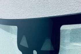 Предно стъкло MERCEDES A 177 2022- KAM+SEN+HUD+OE-2 на ниска цена