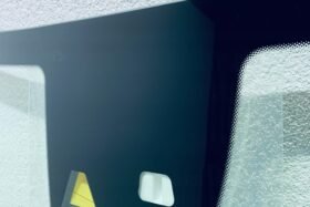 Предно стъкло MERCEDES A CLA GLA 2015- АКУ+КАМЕРА+СЕНЗОР+АНТ+ОЕ-2 на ниска цена