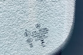 Предно стъкло MERCEDES A W177 CLA C118 X118 2023 - АНТЕНИ + КАМЕРА + СЕНЗОР + OE-3 на ниска цена