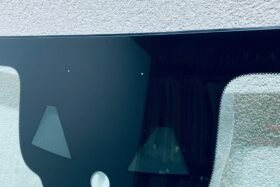 Предно стъкло MERCEDES B W247 19- GLA H247 20- EQA H243 21- KAM+SEN+HUD+OE-2 на ниска цена