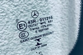 Предно стъкло MERCEDES C 2D C205 2015- КАМЕРА+СЕНЗОР+АНТЕНА+OE-3 на ниска цена