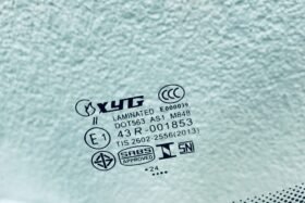 ПРЕДНО СТЪКЛО MERCEDES C SPORTCOUPÉ 2003-2008/CLC 2008-2011 С ДАТЧИК-3 на ниска цена