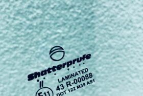 Предно стъкло MERCEDES C W201 1985-1993-3 на ниска цена