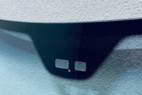 Предно стъкло MERCEDES C W203 2000-2003 С ДАТЧИК.-2 на ниска цена