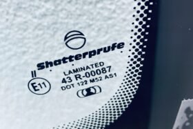 Предно стъкло MERCEDES C W203 2003-2007 СИНЬО+СЕНЗОР-2 на ниска цена