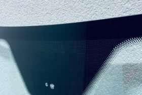 Предно стъкло MERCEDES C W203 4/5D 2003-2007 СЕНЗОР-2 на ниска цена