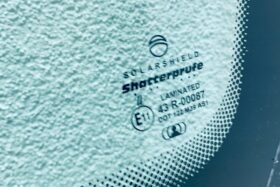 Предно стъкло MERCEDES C W203 4D/KBI 2003-2007 СЕНЗОР ЗА ДЪЖД/ЗАЗОР.-3 на ниска цена