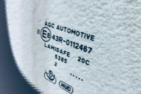 Предно стъкло MERCEDES C W205 2014-AKU+Камера+Сензор+HUD-3 на ниска цена