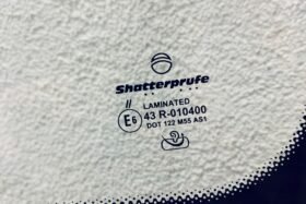 Предно стъкло MERCEDES C W205 2018- АКУ+КАМ+СЕН-2 на ниска цена