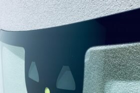 Предно стъкло MERCEDES C W206 20- KAM+SEN+HUD+OE-2 на ниска цена